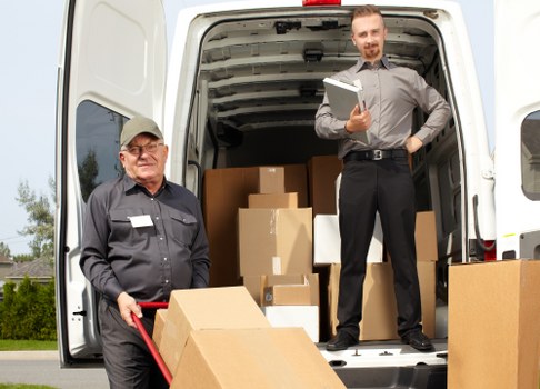 Customer submitting a complaint about storage service at Hampton Storage
